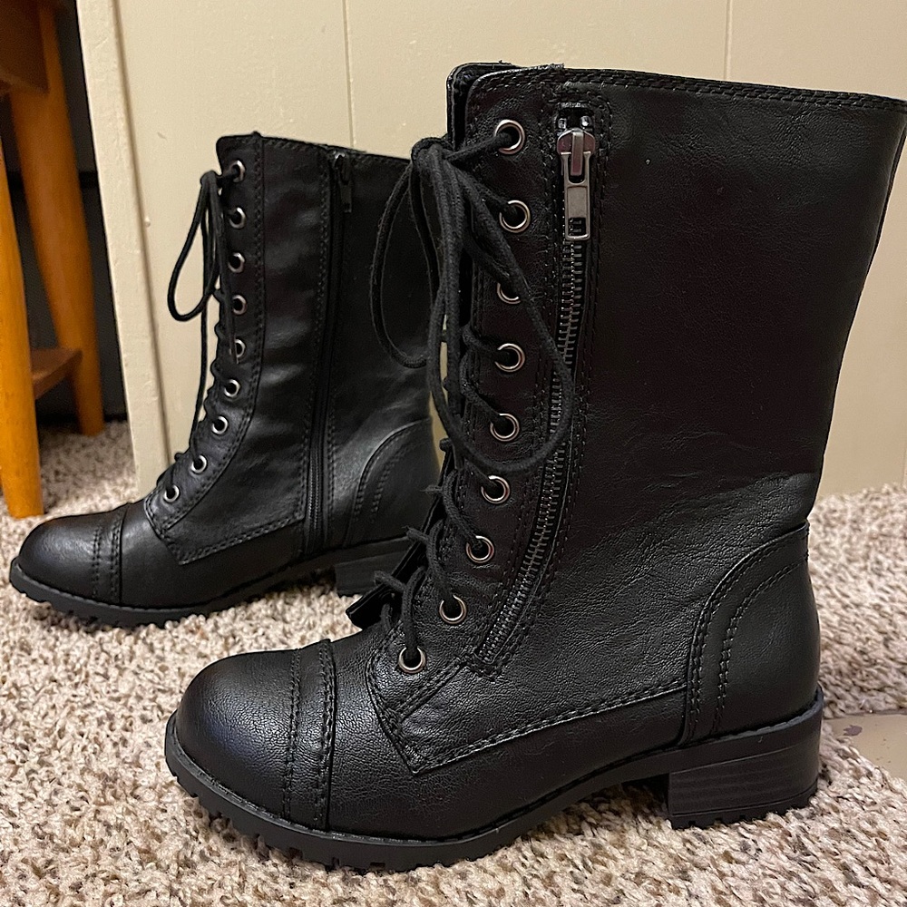 Soda combat boots